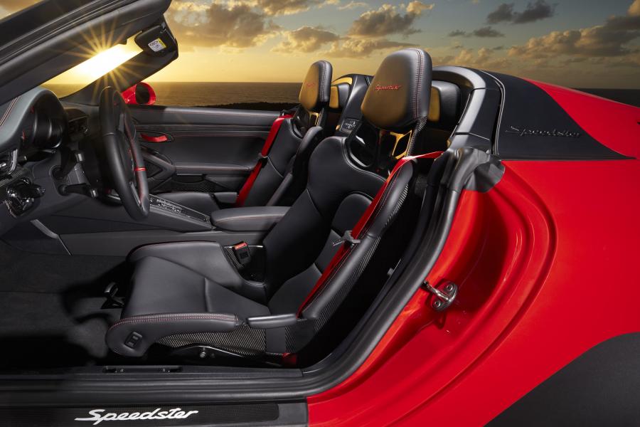 Интерьер Porsche 911 Speedster (991) 2019 года  (WW) (фото 51 из 54)